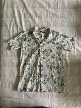 Boys' White Short-Sleeve Button-Down Shirt with Geometric Print